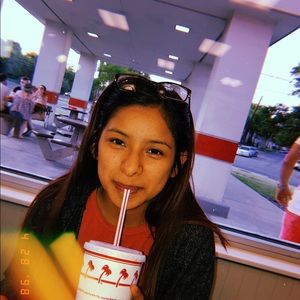 Meet your Posher, Valeria